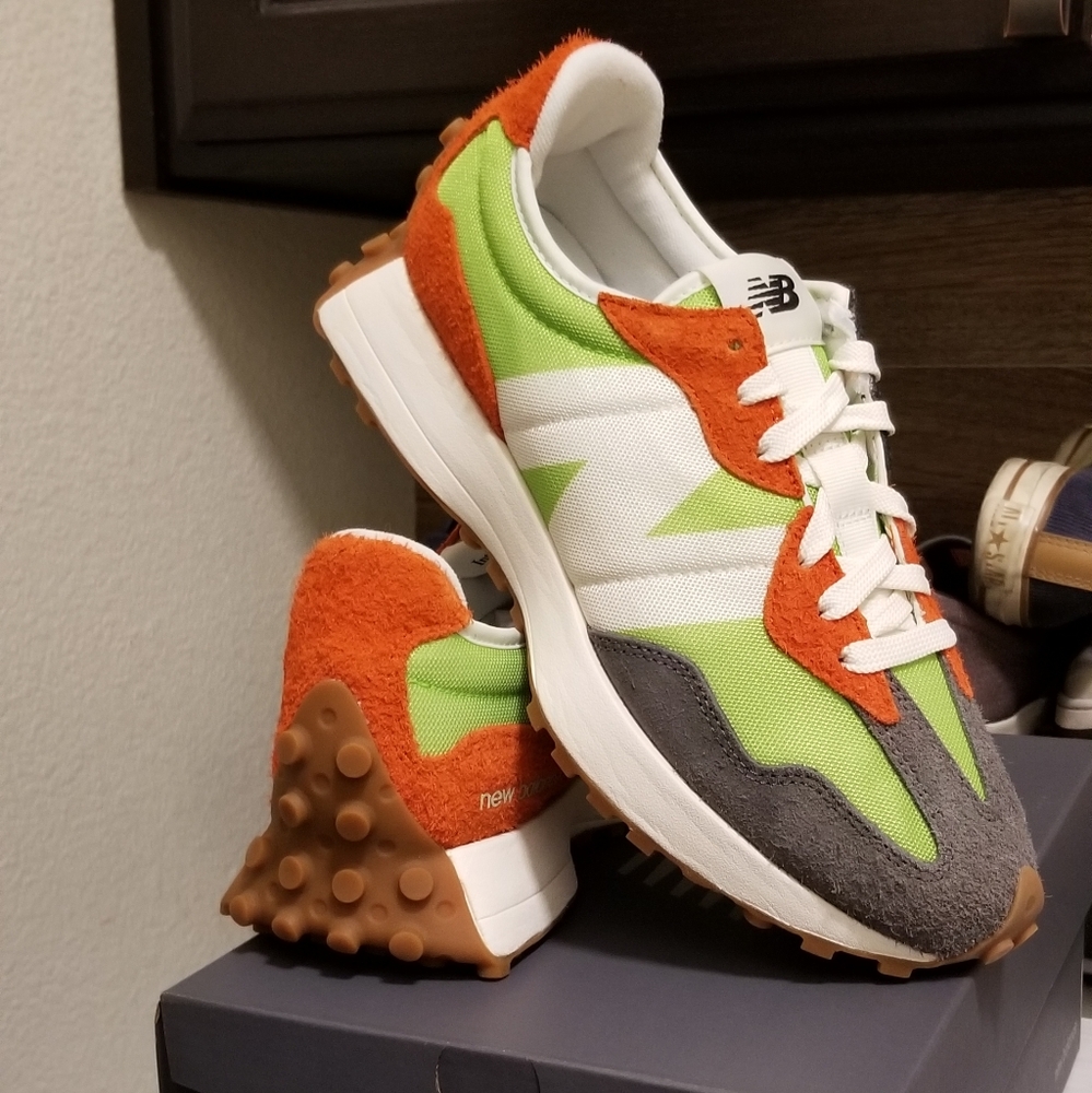 Brand new Authentic New Balance 327 (Energy lime)